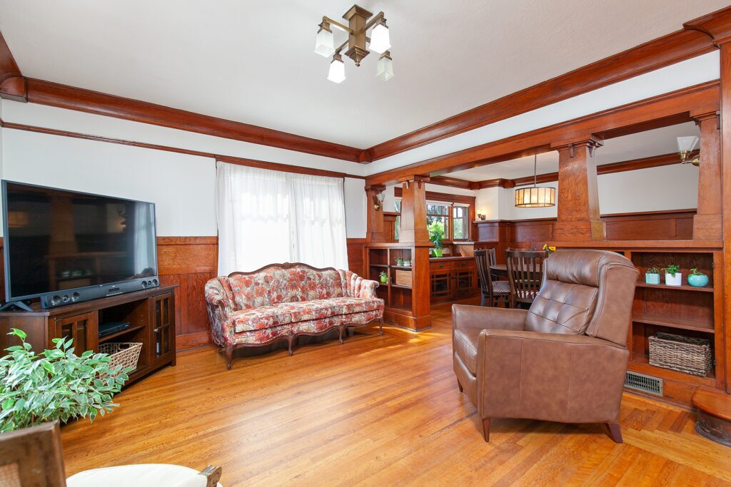 2324 Commonwealth Ave - Living Room Area