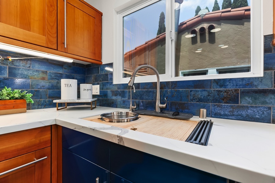 2619 Montclair St - Kitchen Area with Sink Infront of the Window