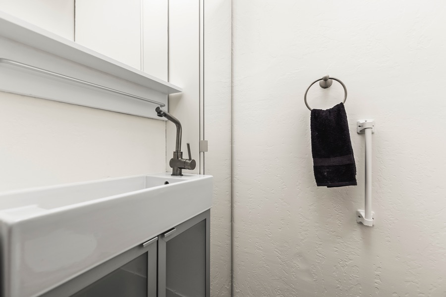 2619 Montclair St - Small Wash Area
