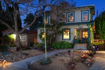 2619 Montclair St - Outside Exterior of the Hone at Night